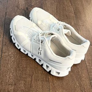 On Cloud Womans Size 7